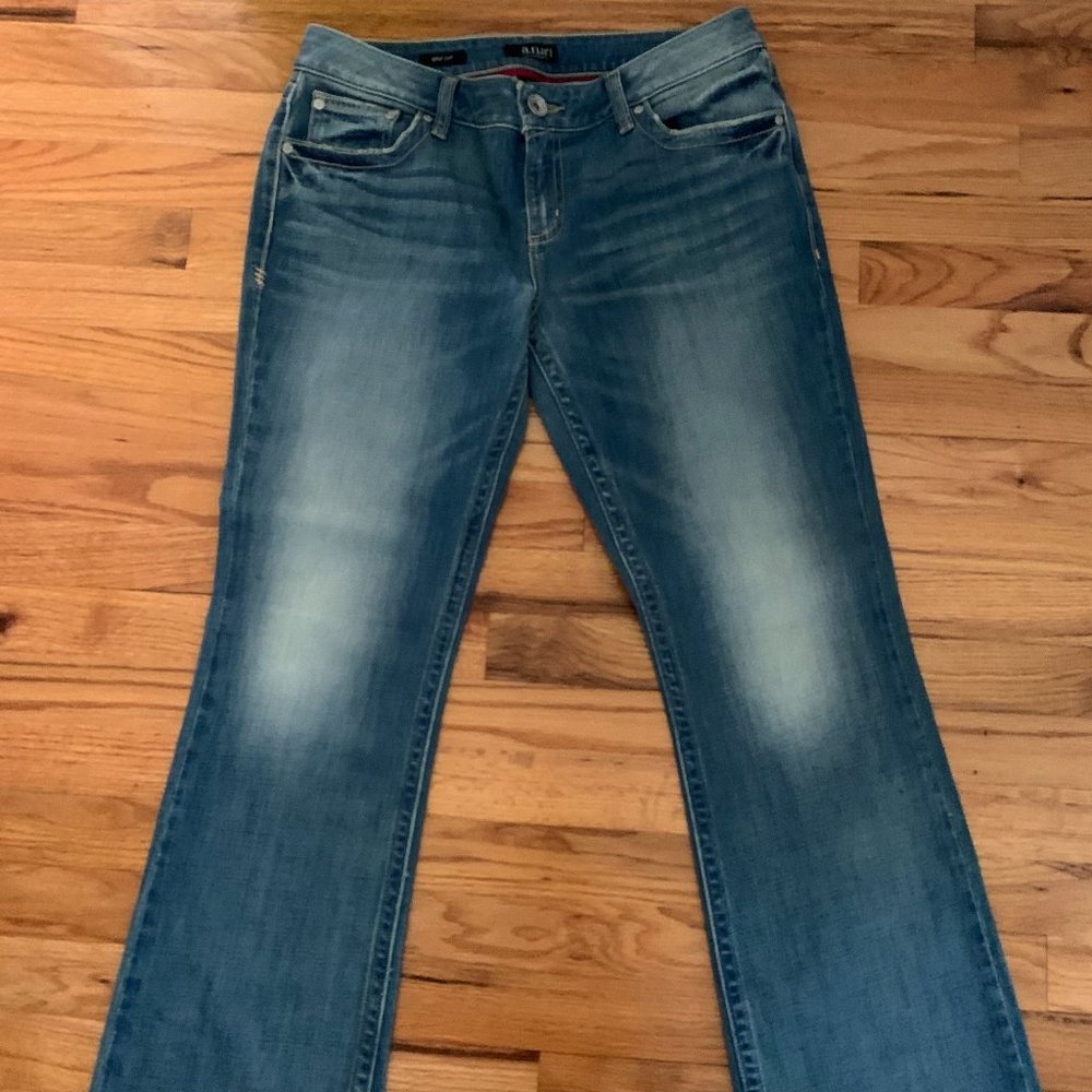 👖😍 Size 10 ANA Bootcut Short Jeans
